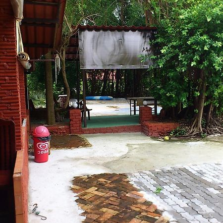 Pine Bungalow Krabi town Buitenkant foto