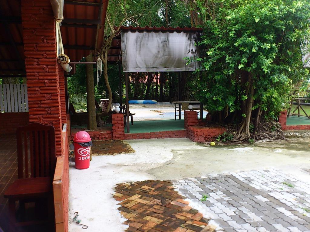 Pine Bungalow Krabi town Buitenkant foto