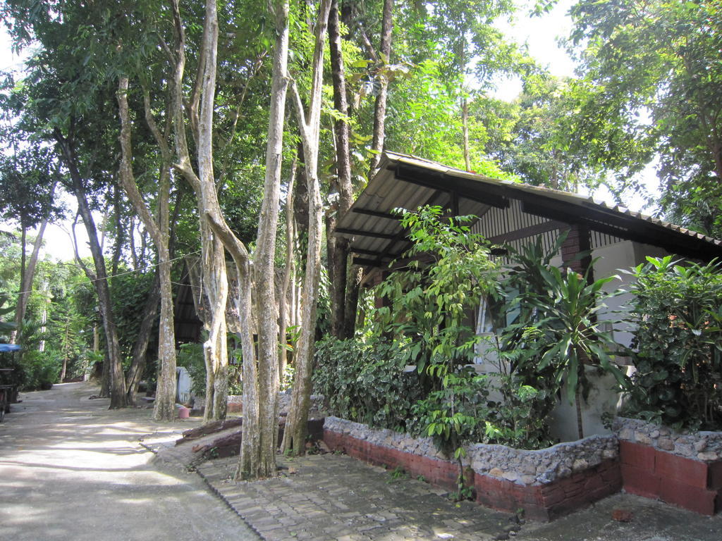 Pine Bungalow Krabi town Buitenkant foto