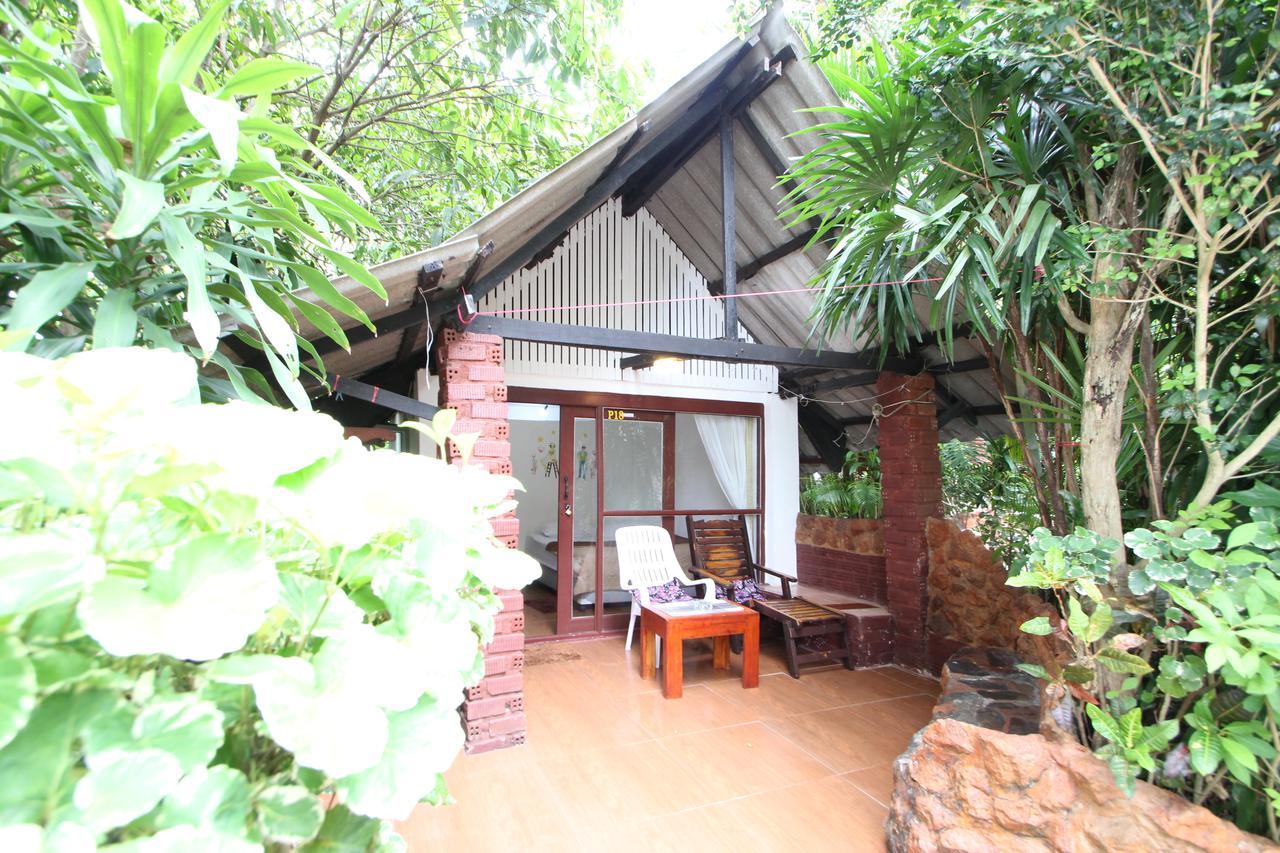 Pine Bungalow Krabi town Buitenkant foto