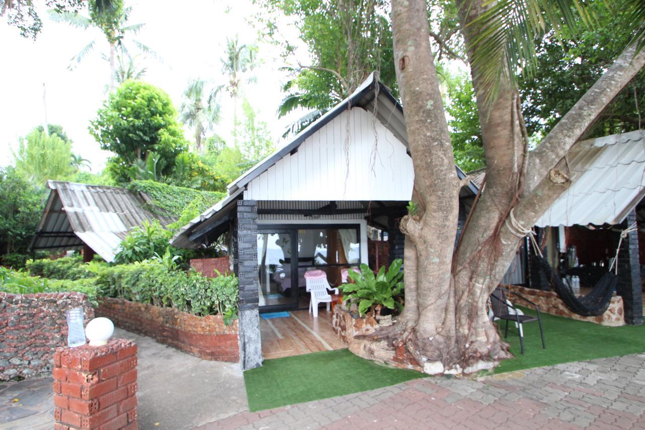 Pine Bungalow Krabi town Buitenkant foto