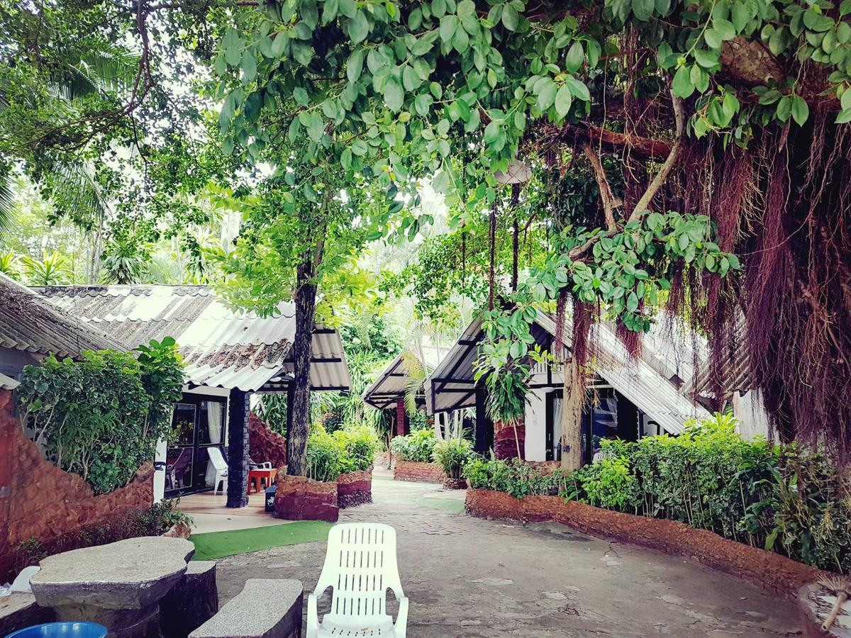 Pine Bungalow Krabi town Buitenkant foto