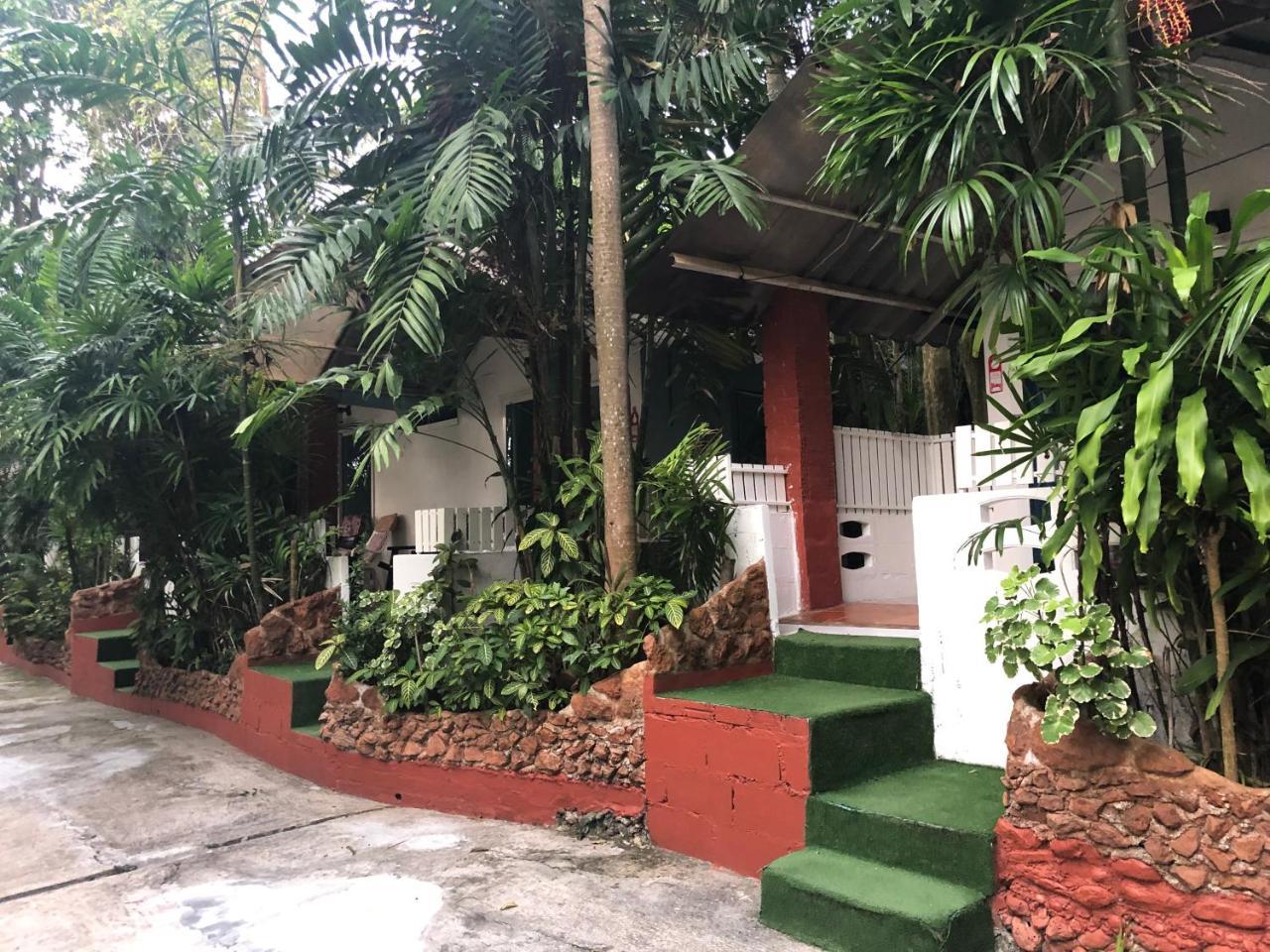 Pine Bungalow Krabi town Buitenkant foto
