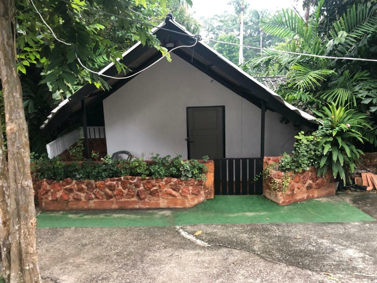 Pine Bungalow Krabi town Buitenkant foto